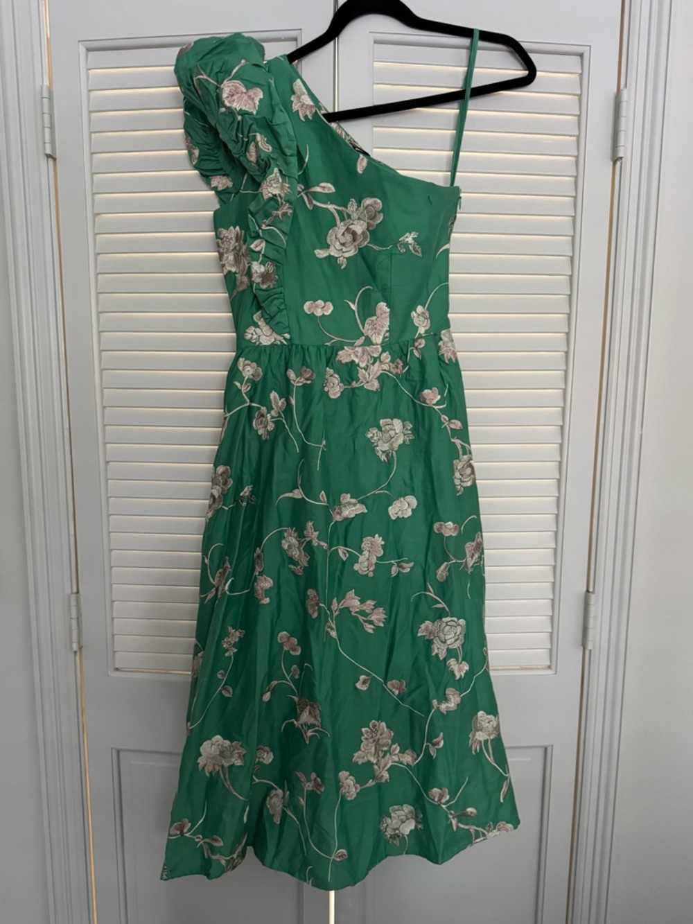 Sea One-Shoulder Green Floral Midi Dress with Cream Embroidery